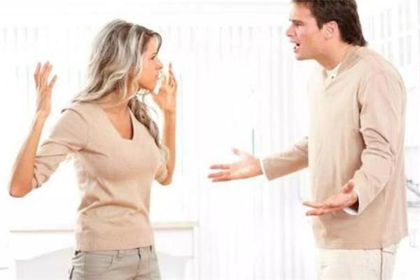 夫妻经常吵架该离婚吗 夫妻经常吵架怎么办