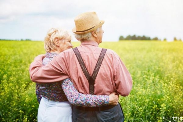 老年夫妻应该怎么相处 老年夫妻的相处方法