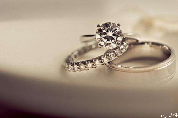 结婚戒指平时要戴吗 结婚戒指怎么戴