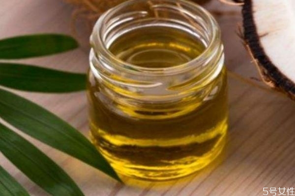 椰子油是从干椰子还是新鲜椰子中提炼出来的 椰子油怎么做