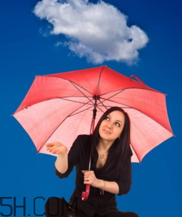 女生说记得带伞什么意思？女生说雨伞什么意思？