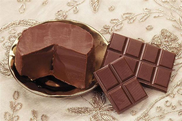 黑巧克力一次可以吃多少 黑巧克力吃多了会怎样