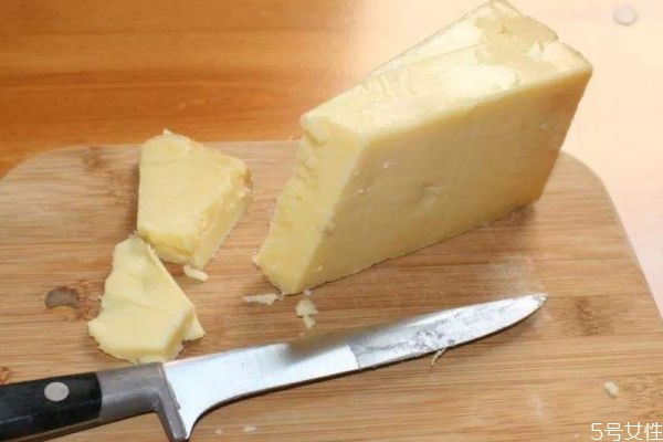 奶酪的营养价值有什么呢 奶酪和芝士有什么区别呢
