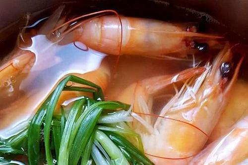 水煮虾蘸料怎么调 吃水煮虾的好处