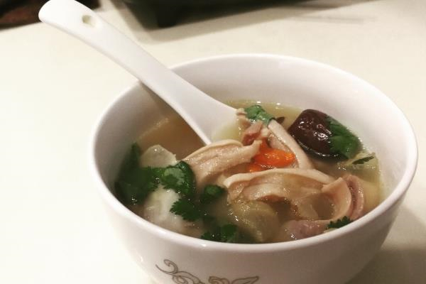 红枣猪肚汤的做法 红枣猪肚汤用什么锅炖最好