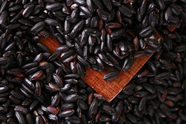 黑米和紫米的区别 黑米和紫米的热量哪个高