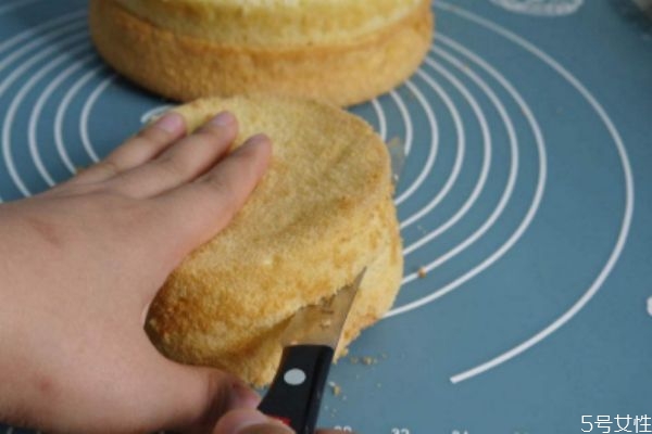 自制蛋糕的简单做法 自制蛋糕怎么做蓬松
