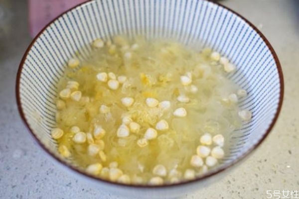 玉米银耳汤怎么做 玉米银耳汤的简单做法