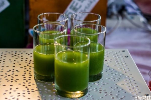 喝青瓜汁有什么作用 喝青瓜汁的好处有什么
