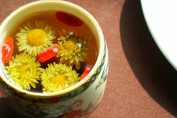 喝菊花枸杞茶的注意事项 月经期能喝菊花枸杞茶吗