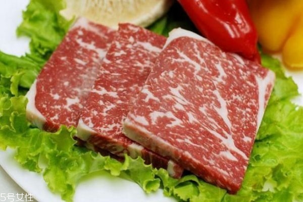 牛肉为什么那么贵 牛肉发绿光能吃吗
