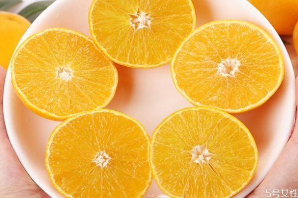 冰糖橙为什么卖不过脐橙 冰糖橙和脐橙哪个甜